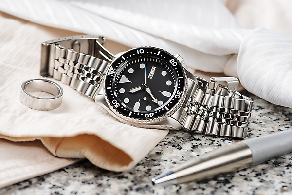 포토 JPG 해외이미지 디자인 시계 무늬 팔찌 화살 사람없음 유행 금속 시간 고급 우아함 손목 스마트 손목시계 오브젝트 다이빙 다이얼 태엽 굴곡 방수 분 자동 철강 해외포토 컨셉 장신구 재질 신체부위 수영 수중스포츠 파일형식 이미지허브