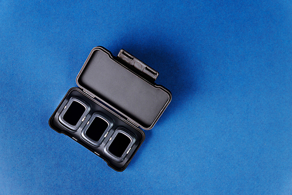 포토 JPG 해외이미지 직업 디자인 응시 새로움 안테나 사람없음 카메라 디지털 장비 무선전화기 프로펠러 멀리 찬성 혁명 드론 제어 해외포토 시선 컨셉 통신 전자제품 전화기 파일형식 이미지허브