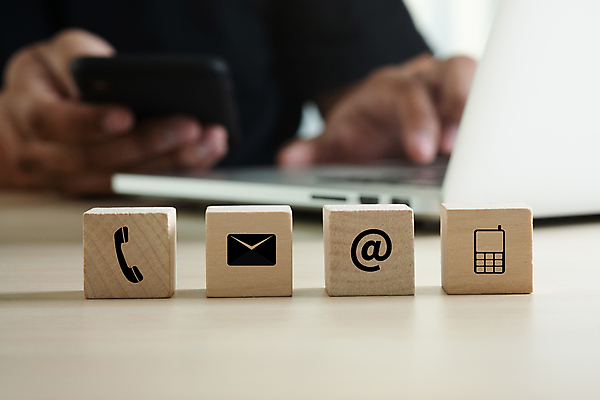 포토 JPG 해외이미지 손 배너 백그라운드 컨셉 인터넷 일러스트 비즈니스 텍스트 통신 모바일 아이디어 사람 사람없음 건물 스마트폰 핸드폰 컴퓨터 스크린 웹 도시 업무 네트워크 센터 이메일 연결 작음 만화 전화기 고객 스마트 심볼 서비스 상담 언론 부름 온라인 블러 소셜 지원 헬프 해외포토 건축물 모션 신체부위 전자제품 스마트기기 작업 도움 크기 파일형식 이미지허브