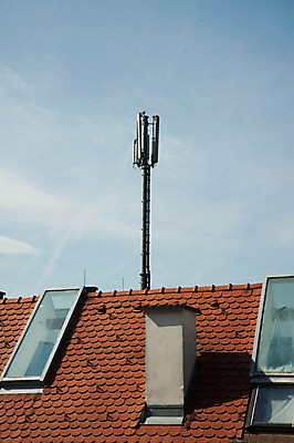 포토 JPG 해외이미지 건축양식 통신 주택 안테나 사람없음 건물 경제 전자제품 스마트폰 정보 도시 네트워크 연결 전화기 수화기 신호 방송 전염 획득 리빙 전송 송신기 네트워킹 제공자 해외포토 건축물 건축 핸드폰 스마트기기 질병 감염 파일형식 이미지허브