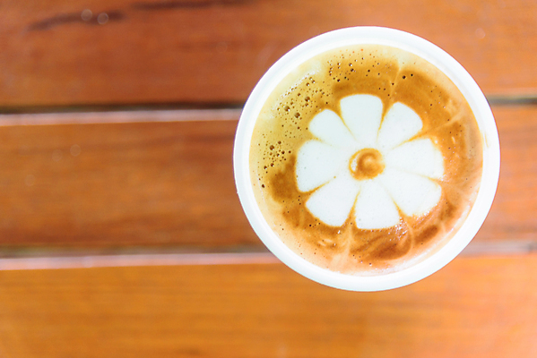 포토 JPG 해외이미지 음료 음식 백그라운드 패턴 탁자 아침 휴식 콩 따뜻함 미술 사람없음 목재 컵 갈색 식당 검은색 거품 카페 우유 머그컵 원두 수확 흰색 신선 뜨거움 맛 아침식사 정상 수증기 커피잔 굽기 향기 아로마 카푸치노 에스프레소 내추럴 단절 라떼 카페인 해외포토 주간 나무 식기 커피 컬러 가구 컨셉 무늬 농업 재료 문화예술 잔 유제품 곡류 상점 식사 구이 냄새 파일형식 이미지허브