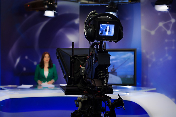 포토 JPG 해외이미지 통신 회의 사람없음 빛 세트 카메라 스크린 모니터 텔레비전 기자 뉴스 필름 마이크 면접 쇼 방송 리포터 기어 동영상 캠코더 설정 격파 채널 생존 해외포토 직업 음향기기 비즈니스 모션 전자제품 컴퓨터 파일형식 이미지허브