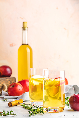 포토 JPG 해외이미지 음료 음식 분홍색 백그라운드 겨울 다이어트 과일 자연 유리 탁자 건강 요리 사람없음 목재 가로 빨간색 여름 상자 노란색 식당 얼음 축제 주스 수확 가을 신선 바 양념 조미료 액체 달콤 맛 사과 정상 컨테이너 큐브 향신료 유기농 내추럴 바이오 식초 채식주의자 해외포토 자연요소 나무 웰빙 계절 산업 컬러 가구 컨셉 농업 재료 재질 상점 생태계 채식 향미료 파일형식 이미지허브