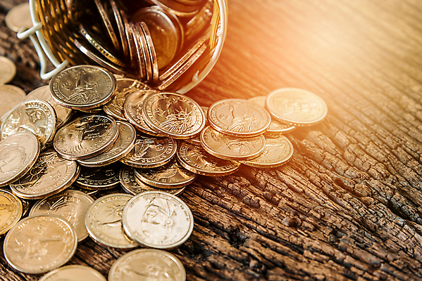 포토 JPG 해외이미지 1 손 백그라운드 컨셉 돈 비즈니스 사람없음 금융 달러 동전 미국 저축 성장 시장 재산 황금 주식 투자 해외포토 북아메리카 신체부위 경제 파일형식 이미지허브