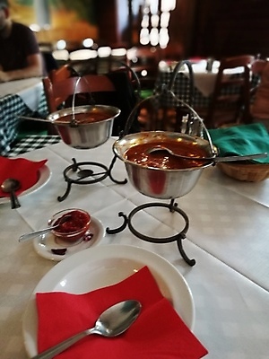 포토 JPG 해외이미지 1 식기 접시 손 커피 음료 음식 백그라운드 와인잔 가족 탁자 주방용품 피자 실내 관리 사람 앉기 사람없음 내부 물 스마트폰 사무실 알약 파티 상점 식당 숟가락 식사 저녁식사 방 잡기 사발 아침식사 온라인 고립 부다페스트 해외포토 자연요소 가구 생활용품 술잔 비즈니스 관계 모션 패스트푸드 서양음식 수저 이벤트 신체부위 핸드폰 스마트기기 약 사기그릇 헝가리 파일형식 이미지허브