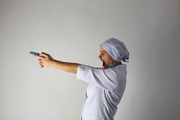 포토 JPG 해외이미지 스튜디오촬영 여자 얼굴 장갑 유니폼 노동자 건강 주사기 가면 사람 사람없음 치료 파란색 약 건강관리 간호사 의사 흰색 바이러스 큼 소중 피부 예방 슛 주사약 팔 돌봄 백신 복용 예방접종 해외포토 직업 잡화 옷 컬러 컨셉 의학 의료기기 모션 실내 관리 신체부위 의료진 크기 접종 파일형식 이미지허브