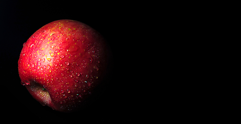 포토 JPG 해외이미지 음식 백그라운드 과일 자연 표면 건강 사람없음 빨간색 물 검은색 어둠 젖음 흰색 물방울 신선 달콤 사과 그늘 오브젝트 유기농 광택 내추럴 강렬 숙성 해외포토 자연요소 웰빙 컬러 맛 생태계 파일형식 이미지허브
