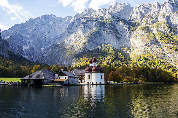 포토 JPG 해외이미지 응시 유럽 호수 여행 백그라운드 자연 휴가 산 독일 풍경 사람없음 야외 목재 초록색 물 여름 파란색 빛 반사 교회 여행객 가을 알프스 전국 바이에른 바이에른사람 해외포토 자연요소 나무 시선 계절 나라 컬러 재료 종교건축 사람 건물 생태계 파일형식 이미지허브