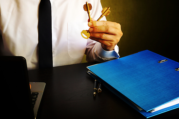 포토 JPG 해외이미지 직업 컨셉 비즈니스 성공 열쇠 새로움 아파트 주택 사람없음 금융 사무실 세일 거래 저축 재산 구매 중개인 고객 계약 투자 대출 렌탈 부동산중개인 진짜 집주인 제의 해외포토 부동산 건물 경제 쇼핑 주인 파일형식 이미지허브