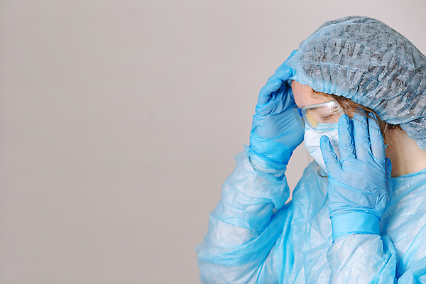 포토 JPG 해외이미지 직업 여자 유럽 장갑 유니폼 생각 건강 병원 피곤 가면 한명 약 간호사 의사 슬픔 기도 바이러스 보호 질병 고민 예방 업무과다 주사약 외과 테라피 백신 예방접종 예방주사 우울증 전염병 카피스페이스 해외포토 1 잡화 옷 감정 나라 컨셉 의학 주사기 사람 뷰티 공백 의료진 업무 접종 파일형식 이미지허브