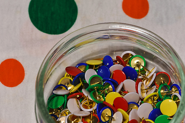 포토 JPG 해외이미지 학생 디자인 교육 종이 백그라운드 컨셉 텍스트 학교 유리 문구용품 자 미술 사람없음 목재 그래픽 빨간색 초록색 파란색 세트 컬러풀 사무실 태양 연필 펜 쪽지 침묵 광선 흰색 항아리 압정 책상 그림 클립 고립 초보 해외포토 자연요소 나무 컬러 가구 비즈니스 재료 재질 문화예술 학용품 필기구 사무용품 소리 도자기 오브젝트 파일형식 이미지허브