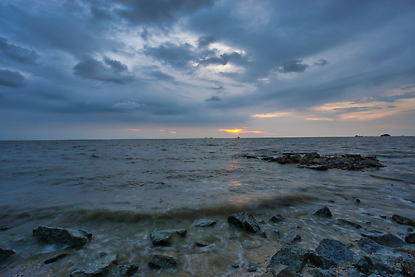 포토 JPG 해외이미지 구름 라이프스타일 실루엣 모래 바다 여행 백그라운드 오렌지 자연 하늘 휴가 휴식 사람 풍경 사람없음 야외 물 여름 파란색 빛 햇빛 태양 평화 일출 침묵 일몰 모래언덕 덩어리 남쪽 말레이시아 내추럴 혼자 수평선 해외포토 자연요소 계절 아시아 컬러 컨셉 과일 촬영기법 생활 노을 소리 방향 언덕 생태계 파일형식 이미지허브