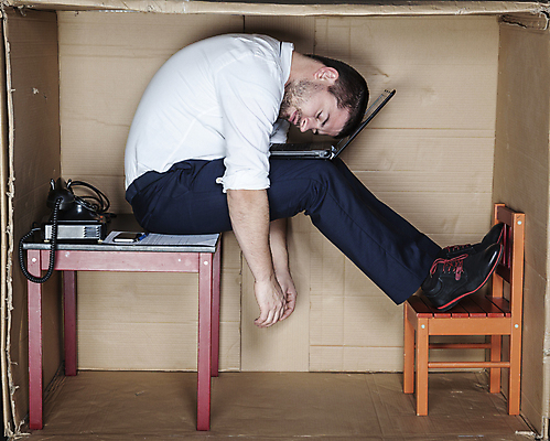 포토 JPG 해외이미지 전신 백인 남자 의자 탁자 한명 앉기 성인 옆모습 노트북 상자 사무실 업무 비즈니스맨 전화기 갇힘 답답함 성인남자한명만 해외포토 서양인 1 뷰포인트 가구 비즈니스 모션 사람 전자제품 작업 직장인 감각 남자한명만 성인남자만 파일형식 이미지허브