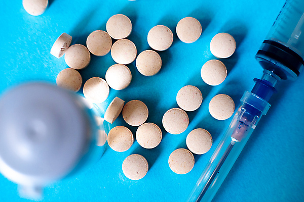 포토 JPG 해외이미지 컨셉 건강 주사기 사람없음 치료 파란색 알약 약 건강관리 고통 실험실 바이러스 질병 약국 감염 처방 주사약 조제 백신 예방접종 전염병 항생제 해외포토 감정 컬러 의학 의료기기 실험 관리 만들기 접종 파일형식 이미지허브