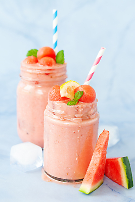 포토 JPG 해외이미지 음료 사람없음 세로 파란색 컬러풀 신선 항아리 맛 멜론 레몬 민트 레시피 쉐이크 떨림 스무디 핸드메이드 해외포토 컬러 컨셉 과일 모션 도자기 허브 파일형식 이미지허브