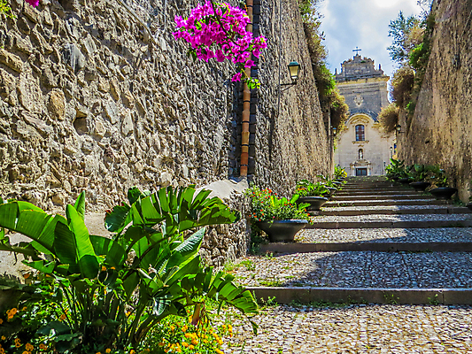 포토 JPG 해외이미지 구름 외관 꽃 기독교 종교 벽 분홍색 섬 십자가 건축양식 하늘 거리 미술 사람없음 건물 여름 태양 조각상 성당 교회 탑 이탈리아 벚꽃 바위 램프 중세 역사 성자 제비꽃 그림 박물관 대성당 방문 단계 바로크 순례 옛날 화창 해외포토 자연요소 식물 건축물 계절 건축 유럽 컬러 종교건축 날씨 문화예술 조명 조형물 돌_바위 파일형식 이미지허브