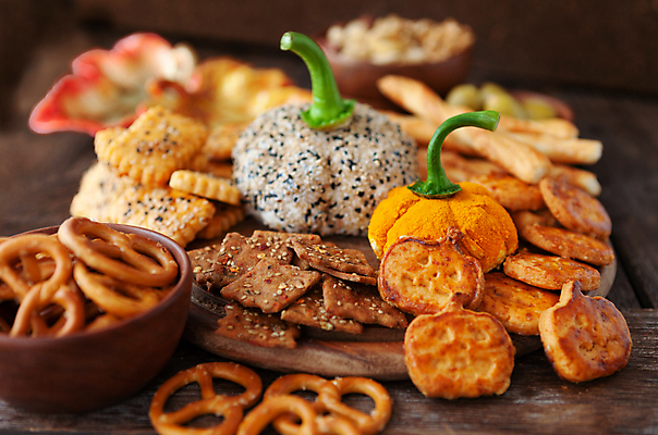 포토 JPG 해외이미지 음식 호박 치즈 씨앗 사람없음 목재 가로 크래커 할로윈 견과류 가을 시골 맛 올리브 입가심 짠맛 크림치즈 브레첼 해외포토 나무 식물 계절 열매 컨셉 채소 재료 디저트 유제품 쿠키 파일형식 이미지허브