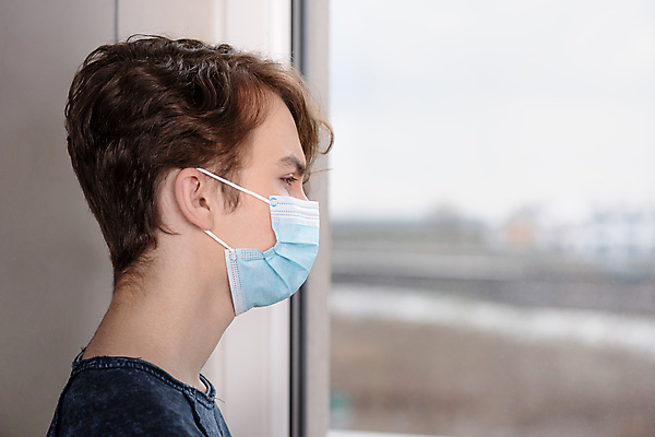 포토 JPG 해외이미지 학생 응시 얼굴 어린이 창문 학교 유리 주택 실내 건강 병원 가면 한명 안전 사람 소년 10대 약 고통 환자 흰색 기다림 호흡기관 바이러스 보호 질병 무서움 예방 감염 고립 돌봄 인플루엔자 전염병 혼자 해외포토 1 시선 교육 남자 감정 컬러 컨셉 의학 모션 청소년 재질 내부 건물 신체부위 장기_의학 파일형식 이미지허브