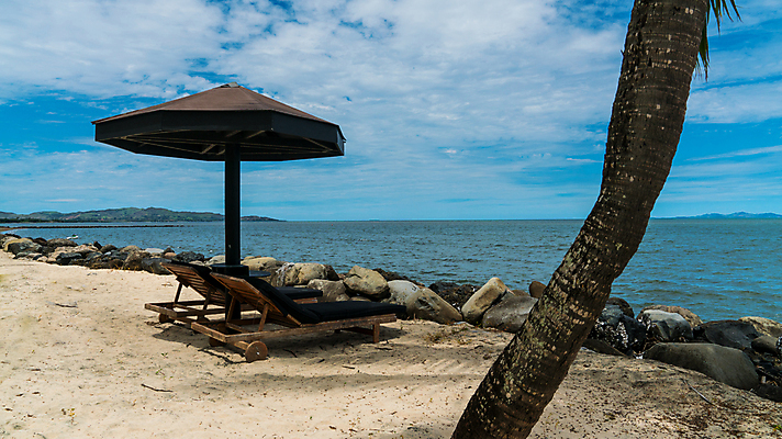 포토 JPG 해외이미지 구름 모래 바다 섬 여행 2 의자 우산 자연 휴가 휴식 풍경 사람없음 야외 물 여름 파란색 맑음 흰색 그늘 휴양지 내추럴 터키석 파라다이스 포트폴리오 해외포토 자연요소 계절 컬러 가구 컨셉 날씨 장소 보석 생태계 파일형식 이미지허브
