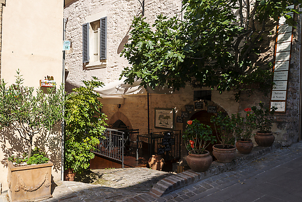 포토 JPG 해외이미지 식물 전통 외관 꽃 유럽 벽 여행 꽃무늬 건축양식 창문 하늘 벽돌 거리 주택 미술 사람없음 야외 건물 초록색 파란색 여행객 문 마을 이탈리아 수확 도시 중세 역사 냄비 좁은 타운 옛날 해외포토 건축물 건축 나라 컬러 무늬 농업 문화예술 사람 솥 파일형식 이미지허브