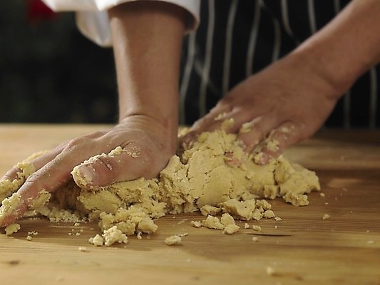포토 JPG 해외이미지 직업 전통 남자 음식 유니폼 크리스마스 휴가 요리 사람 성인 사람없음 요리사 축제 식사 앞치마 빵집 작업 굽기 집중 준비 반죽 밀가루 레시피 제빵사 핸드메이드 해외포토 옷 기념일 컨셉 상점 가루 구이 파일형식 이미지허브