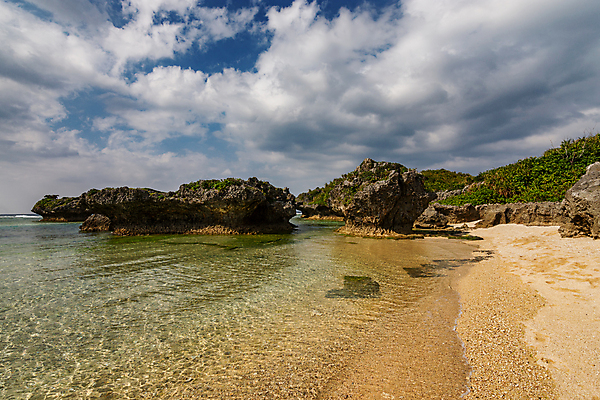 포토 JPG 해외이미지 구름 공원 아시아 모래 파도 바다 섬 여행 자연 하늘 휴가 풍경 사람없음 야외 초록색 물 여름 파란색 일본 절벽 만 서핑 내추럴 파라다이스 해외포토 자연요소 계절 공공시설 나라 컬러 수상스포츠 생태계 파일형식 이미지허브