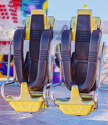 포토 JPG 해외이미지 주간 행복 휴식 사람없음 야외 맑음 놀이공원 놀이기구 주말 회전의자 해외포토 자연요소 감정 컨셉 의자 날씨 테마파크 파일형식 이미지허브