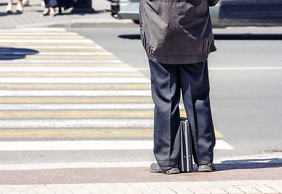 포토 JPG 해외이미지 라이프스타일 도로 백그라운드 가방 모션 거리 안전 사람 성인 사람없음 야외 갈색 맑음 산책 재킷 도시 기다림 보행자 횡단보도 도심 교차로 장면 얼룩말 지역 타운 건너기 그만 해외포토 잡화 길 컬러 교통시설 날씨 휴식 생활 외투 말_동물 보행로 파일형식 이미지허브