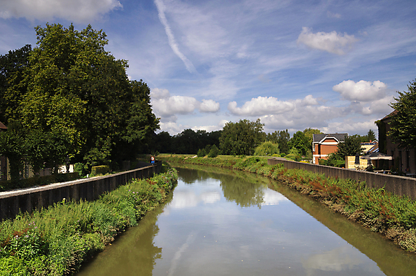 포토 JPG 해외이미지 나무 구름 자연 하늘 풍경 사람없음 초록색 물 파란색 강 평화 계곡 침묵 벨기에 해외포토 자연요소 식물 컬러 컨셉 소리 생태계 서유럽 파일형식 이미지허브