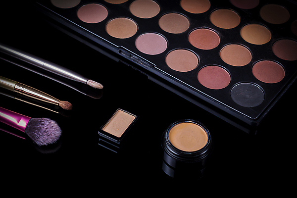 포토 JPG 해외이미지 직업 응시 여자 얼굴 백그라운드 컨셉 장신구 그림자 사람없음 세트 컬러풀 유행 검은색 화장품 공구 붓 화려 팔레트 어플리케이션 그늘 가루 속눈썹 볼터치 수집 오브젝트 피부관리 만들기 예술가 스킨케어 아이섀도 고립 돌봄 해외포토 시선 컬러 모션 사람 신체부위 화장 뷰티 도구 눈썹 파일형식 이미지허브