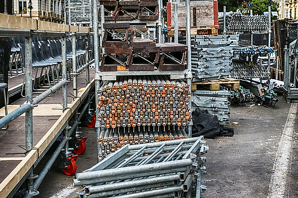 포토 JPG 해외이미지 유럽 산업 스포츠 벤치 의자 건축양식 교통시설 자동차 이벤트 사람없음 야외 건물 금속 경쟁 경기장 도시 지중해 준비 보안 쇼 발판 자동 줄서기 집회 철강 해외포토 건축물 건축 나라 육상교통 바다 가구 교통 컨셉 스포츠시설 모션 재질 안전 시설 파일형식 이미지허브