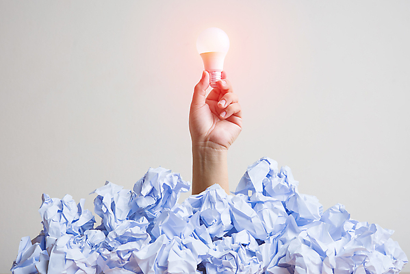 포토 JPG 해외이미지 종이 컨셉 공 상상 성공 아이디어 창조 사람없음 빛 힘 손상 쓰레기 스마트 심볼 격려 해결 혁명 광 구김 지능 획기적 해외포토 감정 모션 파일형식 이미지허브