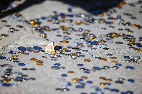 포토 JPG 해외이미지 종교 종이 백그라운드 지폐 돈 불교 비즈니스 태국 추상 사람없음 금융 상자 쌓기 믿음 동전 중국 흰색 사찰 항아리 재산 투자 베이징 기부 라마 미얀마 버마 신앙심 많음 자선단체 해외포토 감정 아시아 컬러 컨셉 무늬 종교건축 모션 경제 도자기 그룹 자선 파일형식 이미지허브