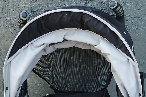 포토 JPG 해외이미지 전통 라이프스타일 의자 건축양식 손잡이 안전 사람없음 야외 검은색 카트 놀이방 아기 신생아 바퀴 승차 오브젝트 마차 유모차 적재 스타일 해외포토 건축 교통수단 컬러 가구 모션 사람 생활 아기용품 파일형식 이미지허브