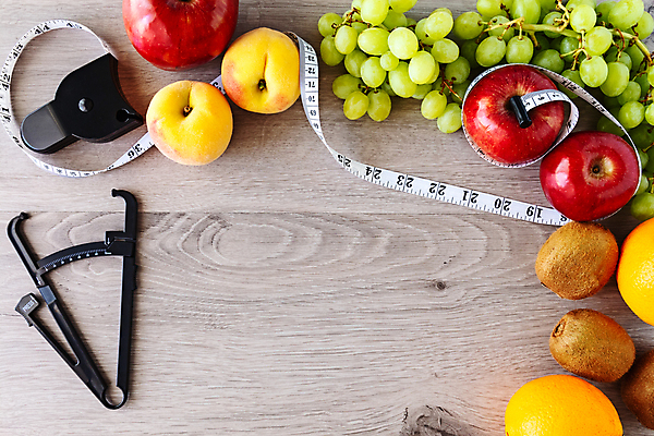 포토 JPG 해외이미지 라이프스타일 웰빙 음식 스포츠 백그라운드 컨셉 다이어트 오렌지 과일 텍스트 포도 건강 키위 사람없음 운동 여러개 주스 에너지 흰색 아침식사 사과 몸무게 날씬함 측정 체육관 복숭아 테이프 칼로리 계량기 고립 적자 카피스페이스 해외포토 음료 컬러 다수 문구용품 생활 식사 공백 몸매 파일형식 이미지허브