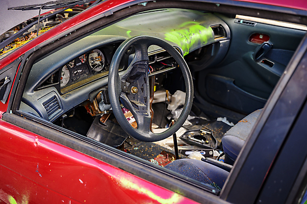 포토 JPG 해외이미지 도로 자동차 거리 안전 사람없음 손상 사막 수확 도시 바퀴 쓰레기 폐기물 위험 주차 핸들 충돌 고장 버리기 부식 타운 한조각 제비 보험 낭비 위로 찌그러짐 깨짐 옛날 자동 재앙 중고 철강 해외포토 1 길 육상교통 컨셉 농업 교통시설 모션 조류 파일형식 이미지허브