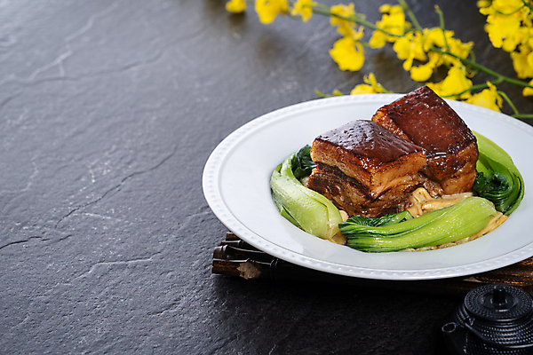 포토 JPG 해외이미지 접시 꽃 검은배경 실내 돼지고기 사람없음 중식 청경채 동파육 해외포토 식물 식기 음식 백그라운드 채소 육류 내부 검은색 파일형식 이미지허브