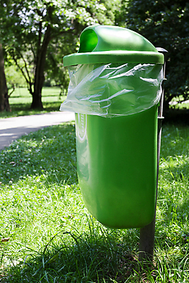포토 JPG 해외이미지 공원 컨셉 자연 사람없음 야외 초록색 바구니 환경 재활용 쓰레기통 도시 던지기 캔 쓰레기 폐기물 컨테이너 플라스틱 심볼 사인 생태계 일반 낭비 생태학 해외포토 공공시설 교육 산업 컬러 모션 재질 친환경 파일형식 이미지허브