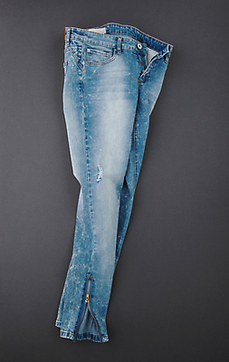 포토 JPG 해외이미지 스튜디오촬영 모델 디자인 옷 백그라운드 곡선 바지 표면 새로움 사람없음 파란색 빛 유행 회색 청바지 직물 면 정상 주머니 발사 자르기 오브젝트 싱글 질감 지퍼 고립 스타일 해외포토 선 컬러 컨셉 모션 하의 실내 파일형식 이미지허브