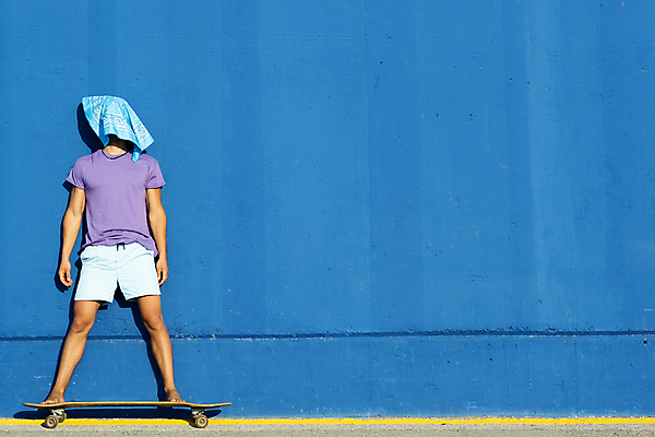 포토 JPG 해외이미지 모델 1 라이프스타일 응시 옷 남자 여유 백그라운드 셔츠 반바지 바지 아침 휴가 휴식 한명 사람 컬러풀 금발 선글라스 햇빛 태양 노란색 유행 맑음 추위 스케이트 신선 라일락 8월 7월 스타일 해외포토 주간 자연요소 헤어스타일 시선 꽃 감정 안경 스포츠용품 컬러 컨셉 상의 하의 날씨 생활 날짜 파일형식 이미지허브
