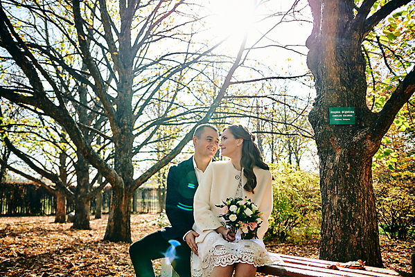포토 JPG 해외이미지 백인 라이프스타일 커플 공원 여자 남자 딸 행복 결혼 2 가족 관계 자연 결혼식 엄마 남편 휴가 함께함 사랑 미소 사람 성인 야외 두명 여름 부모 흰색 축하 아내 아빠 해외포토 서양인 계절 공공시설 감정 컬러 컨셉 표정 이벤트 생활 생태계 파일형식 이미지허브