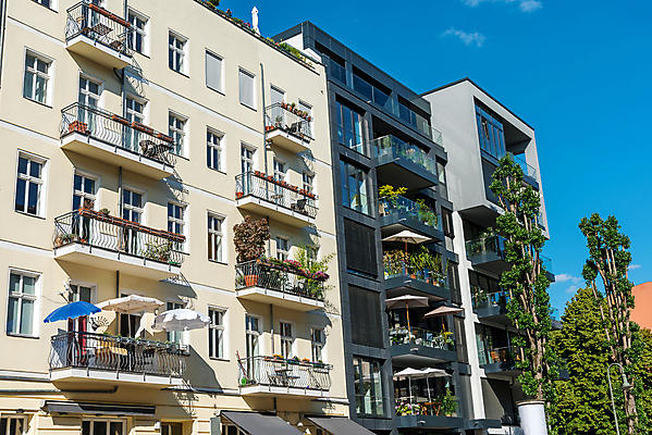 포토 JPG 해외이미지 식물 건축양식 유리 하늘 부동산 아파트 주택 사람없음 건물 파란색 탑 맑음 고층빌딩 블록 발코니 도시 시장 재산 고급 도심 투자 콘도 베를린 연립주택 개발 구역 옛날 전용 진짜 개조 해외포토 건축물 건축 컬러 컨셉 비즈니스 재질 숙소 날씨 독일 빌딩 금융 파일형식 이미지허브