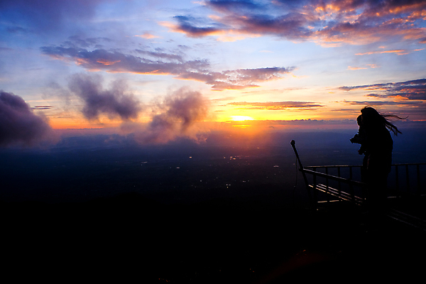 포토 JPG 해외이미지 라이프스타일 손 응시 공원 여자 실루엣 여행 백그라운드 셔츠 겨울 태국 자연 하늘 아침 날씨 산 그림자 사람 풍경 소년 사람없음 야외 빛 세계 햇빛 태양 여행객 일출 계곡 일몰 봄 하이킹 추위 자유 안개 가을 기적 사암 깊이 순간 전국 절정 해외포토 주간 자연요소 시선 계절 공공시설 남자 아시아 어린이 컨셉 상의 레저 촬영기법 생활 신체부위 노을 돌_바위 생태계 파일형식 이미지허브
