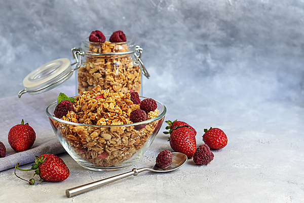 포토 JPG 해외이미지 열매 음식 스포츠 다이어트 과일 딸기 아침 디저트 건강 사람없음 목재 초콜릿 숟가락 우유 에너지 견과류 흰색 항아리 사발 오븐 아침식사 혼합 낟알 설탕 굽기 채식 산딸기 땅콩 아몬드 이익 꿀 요거트 무화과 점심식사 건포도 뮤즐리 오트밀 탄수화물 핸드메이드 캐러멜 해외포토 주간 나무 식물 컬러 재료 포도 유제품 수저 식사 가전제품 도자기 사기그릇 구이 건과일 파일형식 귀리 이미지허브