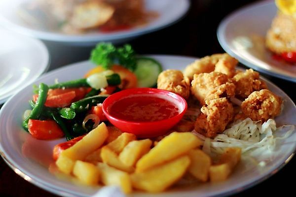 포토 JPG 해외이미지 접시 음식 날개 다이어트 채소 부분 패스트푸드 육류 요리 사람없음 식당 식사 저녁식사 치킨 튀김 맛 그릴 가슴 케첩 자르기 굽기 속도 칼로리 점심식사 고립 깊이 드럼스틱 빵가루 해외포토 식기 컨셉 식재료 모션 주방용품 건강 신체부위 상점 소스_음식 인스턴트 구이 닭고기요리 파일형식 이미지허브