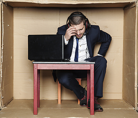 포토 JPG 해외이미지 전신 백인 남자 의자 탁자 한명 앉기 성인 앞모습 노트북 상자 사무실 업무 비즈니스맨 전화기 갇힘 답답함 성인남자한명만 해외포토 서양인 1 뷰포인트 가구 비즈니스 모션 사람 전자제품 작업 직장인 감각 남자한명만 성인남자만 파일형식 이미지허브