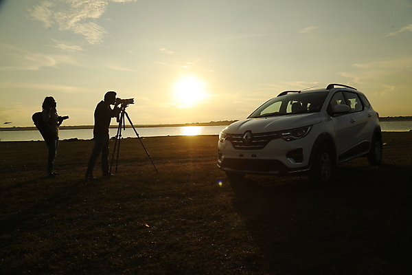 포토 JPG 해외이미지 실루엣 야생동물 조각 신체 부분 모션 아프리카 자동차 유리 노동자 아이디어 국립공원 사람없음 노란색 카메라 금속 스크린 정원 촬영 업무 커튼 사진사 오브젝트 전자 케냐 추적 마사이족 압력 옛날 파멸 해외포토 동물 직업 공원 나라 육상교통 컬러 컨셉 재질 촬영기법 전자제품 작업 작가 파일형식 소멸 이미지허브