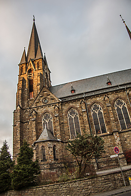 포토 JPG 해외이미지 구름 종교 하늘 사람없음 건물 교회 탑 바위 기도 집중 종탑 해외포토 자연요소 건축물 컨셉 종교건축 돌_바위 파일형식 이미지허브