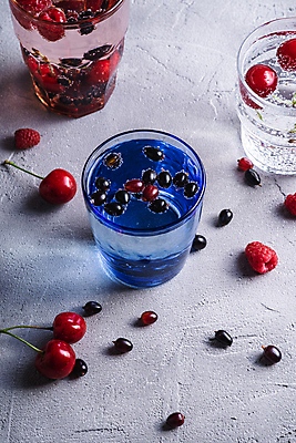 포토 JPG 해외이미지 잔 사람없음 투명 체리 탄산음료 산딸기 베리 콘크리트 탄산수 해외포토 식기 음료 과일 물 탄산 파일형식 이미지허브