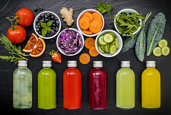 포토 JPG 해외이미지 그릇 토마토 딸기 검은배경 오이 실내 사람없음 하이앵글 당근 과일주스 야채주스 자몽 블루베리 생강 건강식 스무디 음료수병 디톡스 해외포토 식기 음료 음식 뷰포인트 백그라운드 채소 과일 뿌리채소 건강 내부 검은색 주스 병_담는 파일형식 이미지허브